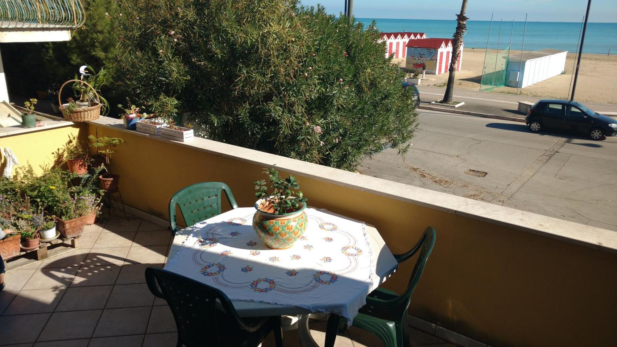 Appartamento Ampio Terrazzo Sul Mare *