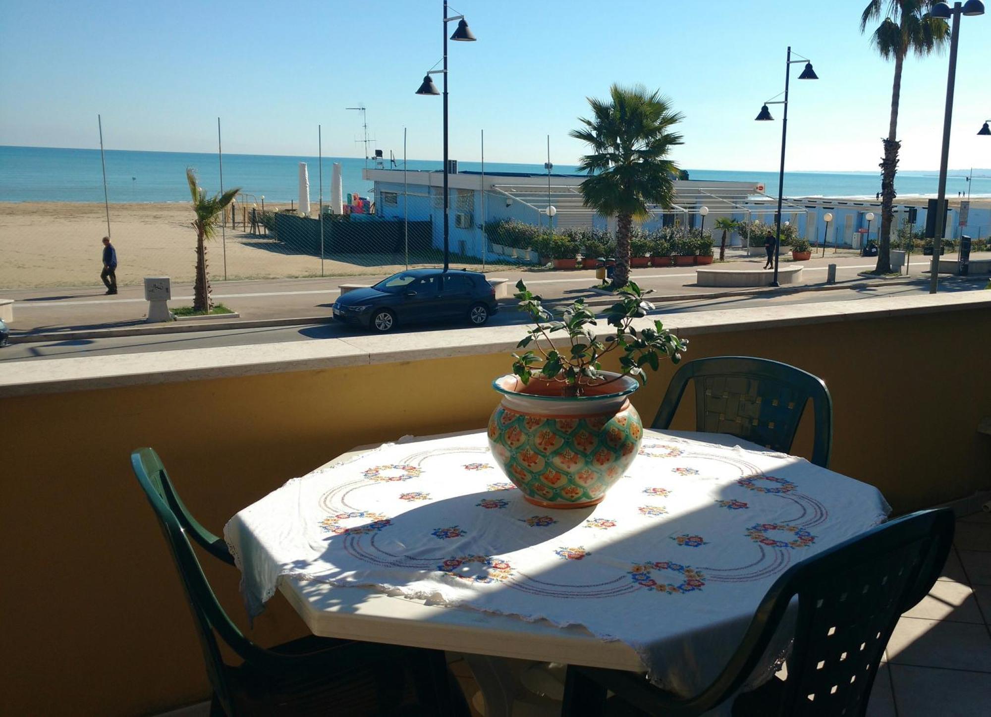Ampio Terrazzo Sul Mare